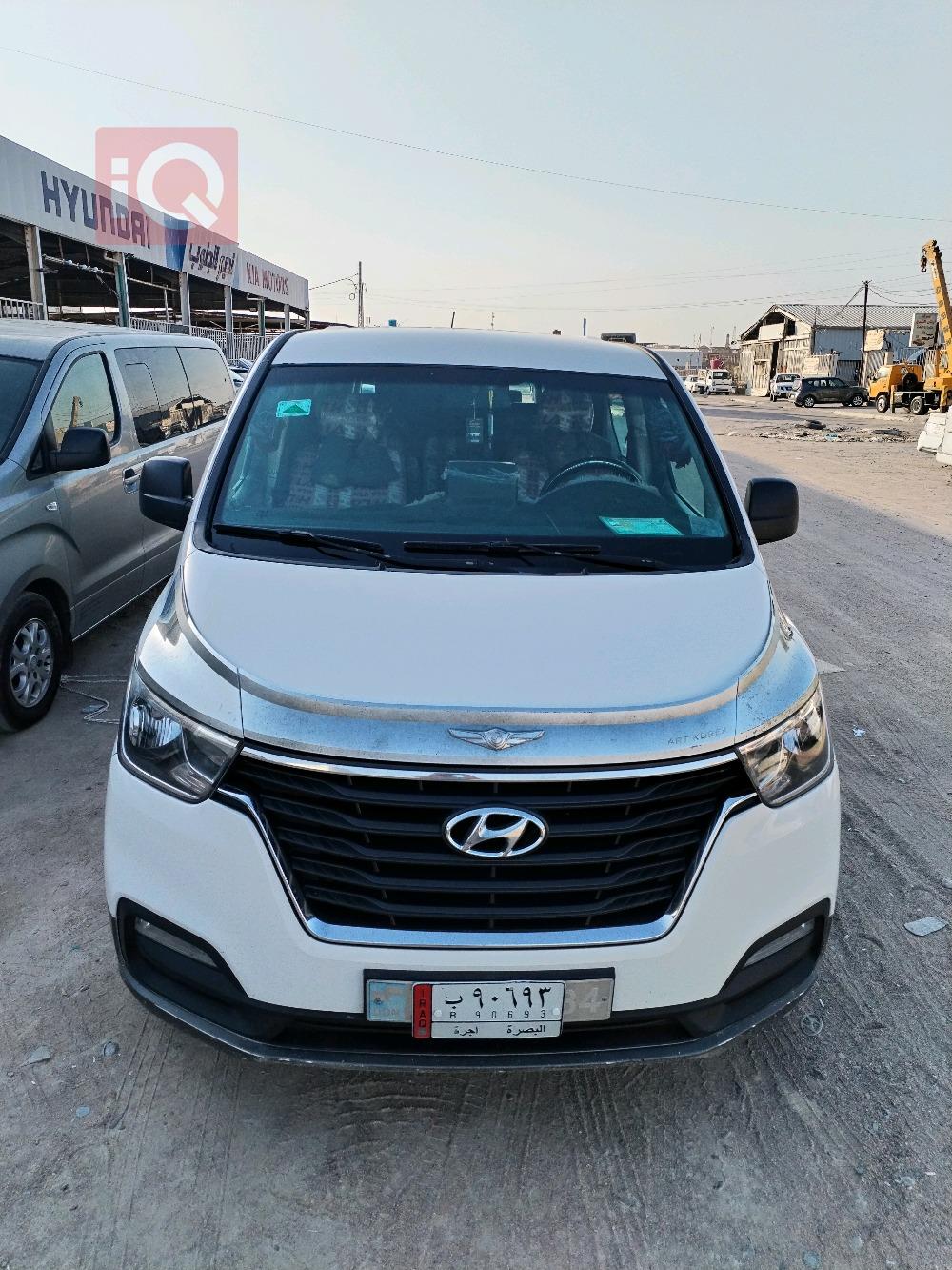 Hyundai Starex